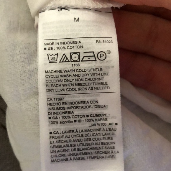 EXCELLENT CONDITION OLD NAVY WHITE RUFFLE TOP - Picture 5 of 6